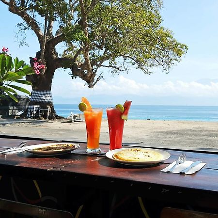 Hotel MaeMae Beach House Nusa Penida Exterior foto