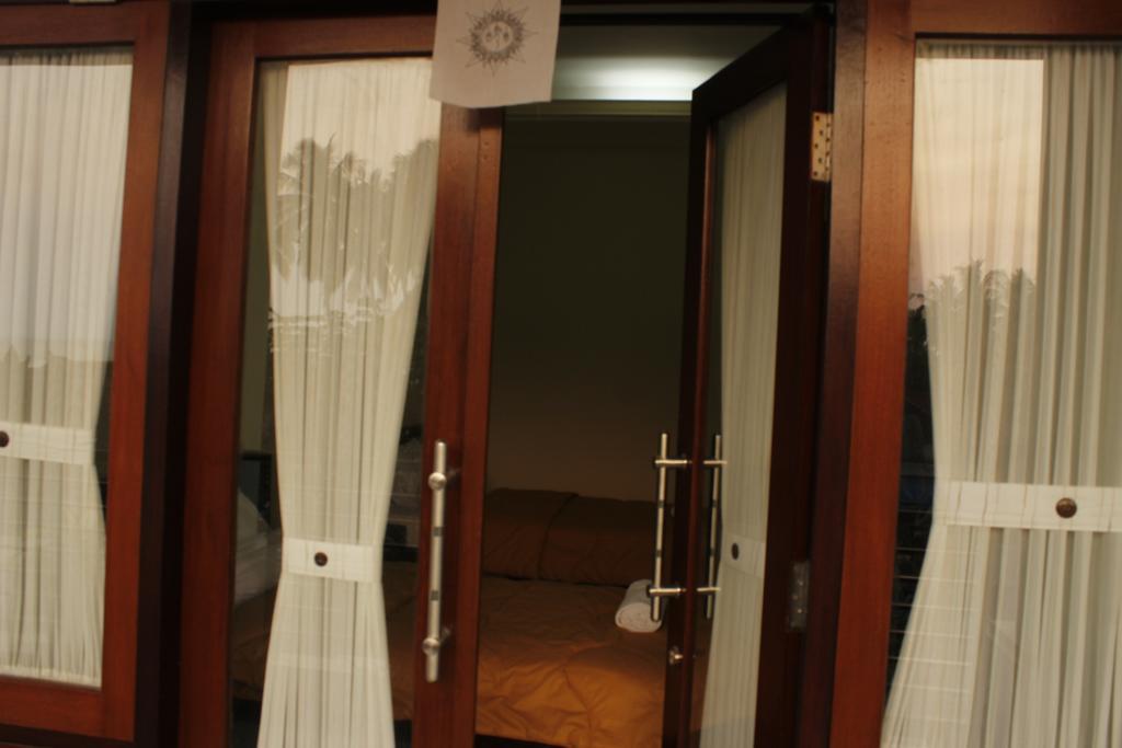 Hotel MaeMae Beach House Nusa Penida Zimmer foto